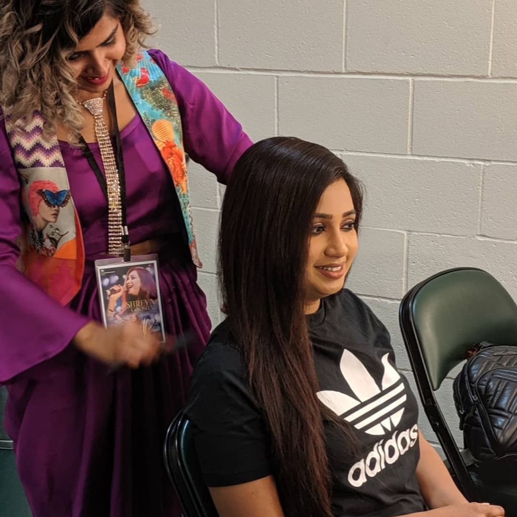 Elisha Chauhan did a makeover for Playback singer Shreya Ghoshal for her concert in Seattle, attended by 3000+ audience size
